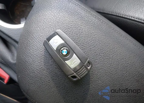 2013 BMW X1 xDrive28I z USA, uszkodzony, nr VIN WBAVL1C52DVR88401